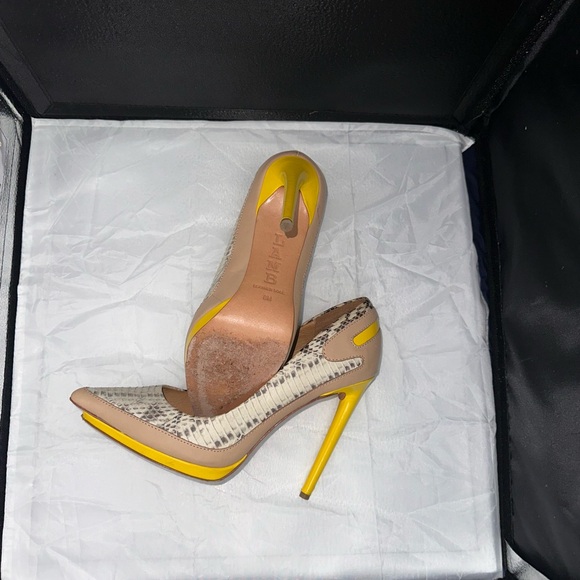 L.A.M.B - Picture 5 of 6